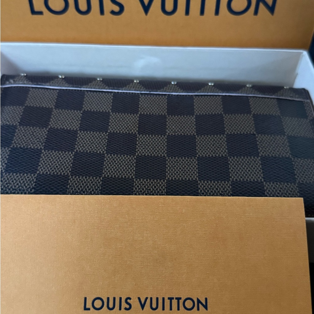 Louis Vuitton Brown Checkered Wallet - Picture 11 of 11